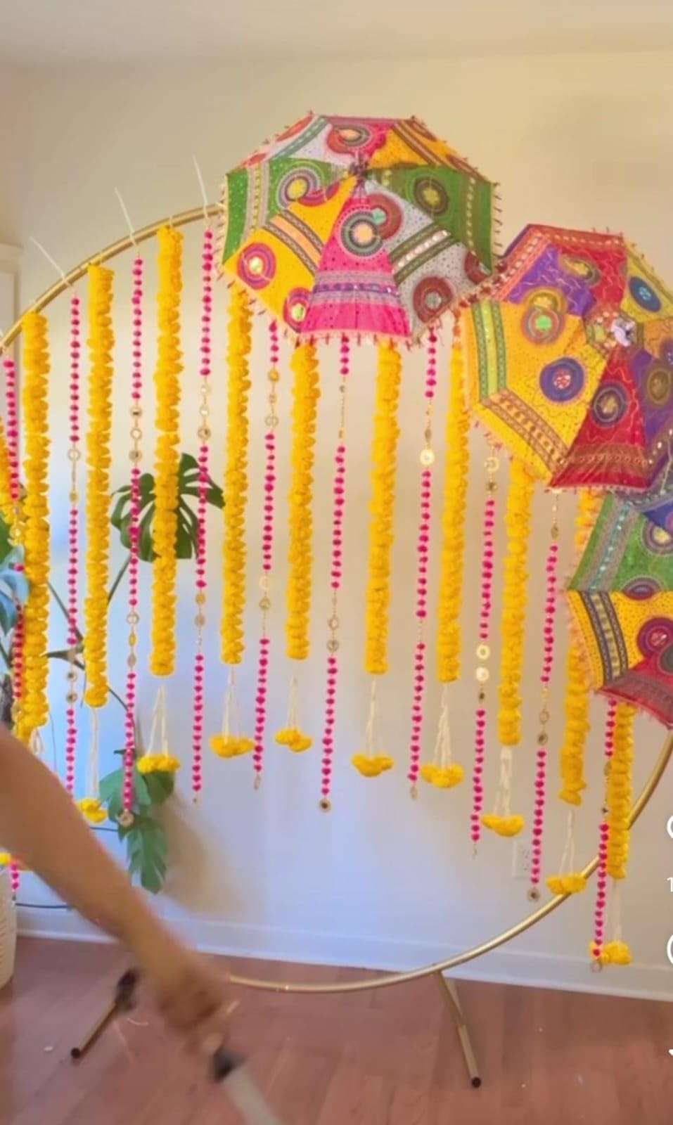 Sellplus Decorative Ganpati/Kanha Ji/Diwali Poojan Setup with Marigold Toran, Pompom Toran, Umbrellas, Decorative Platter, and Mogra String 6