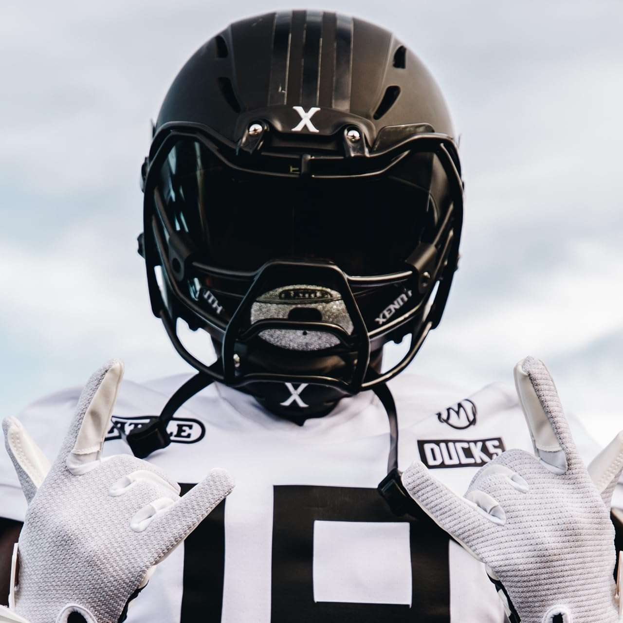 Battle Sports Oxygen Glitter Silver Football Mouthguard 3