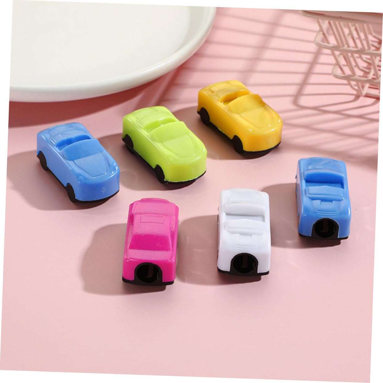 HOMSFOU 25pcs Cartoon Pencil Sharpener Small Pencil Sharpener Stationery School Supplies Plastic 4