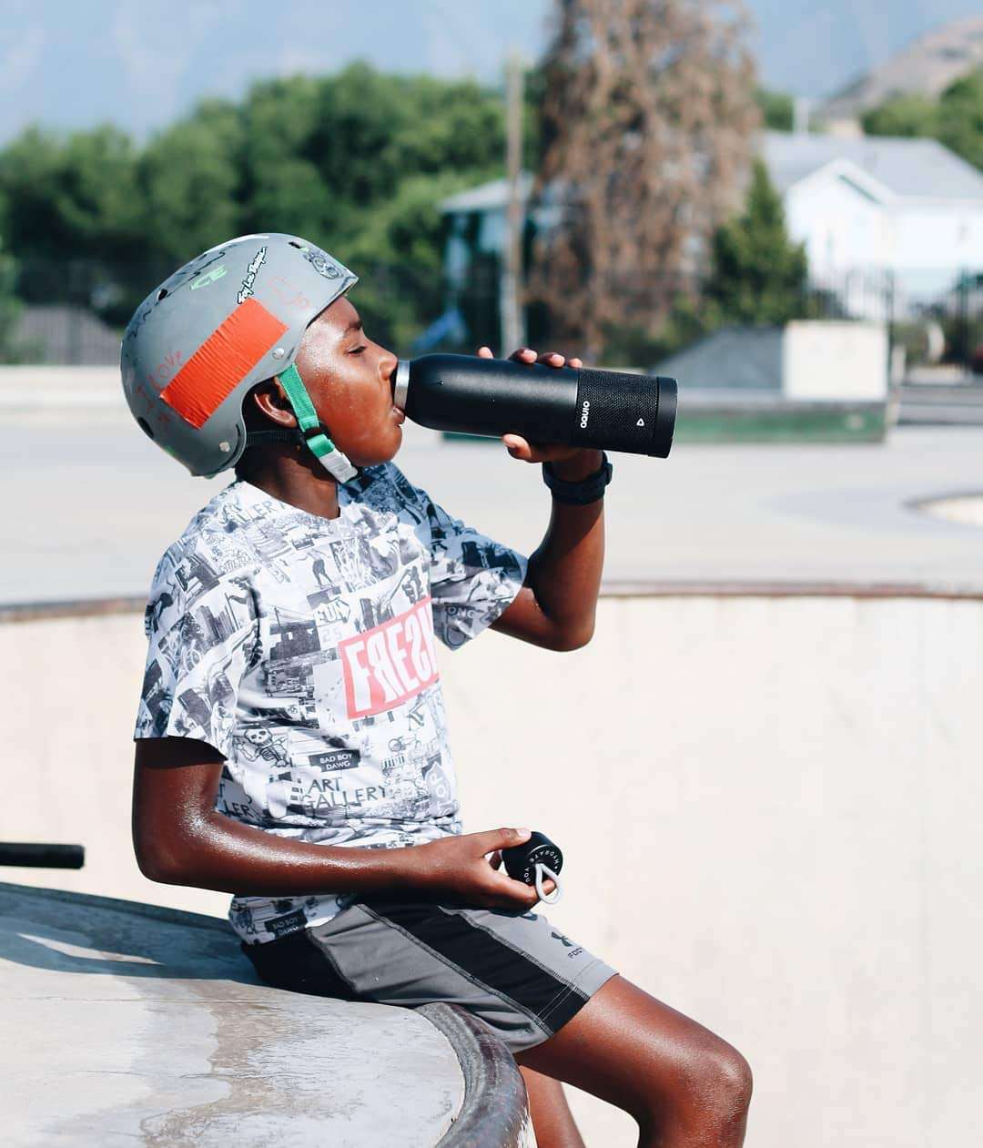 Aquio IBTB2BB Double-wall Steel Insulated Hydration Bottle with Rechargeable Bluetooth Wireless Speaker, Powered by iHome, Midnight, Midnight Black 3