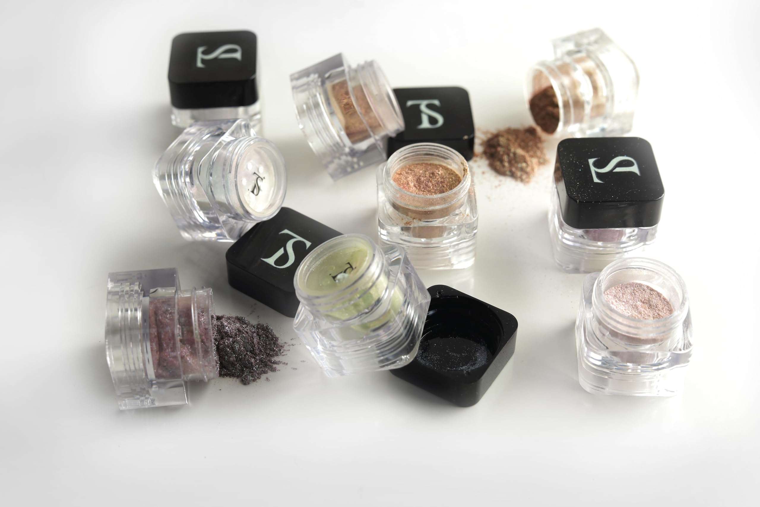 TS Cosmetics Diamond Dust Loose Powder 3.5 (Peachy Glow) – Shimmery Finish Highlighter & Setting Powder for a Radiant, Long-Lasting Glow – Perfect for Women and Girls 4