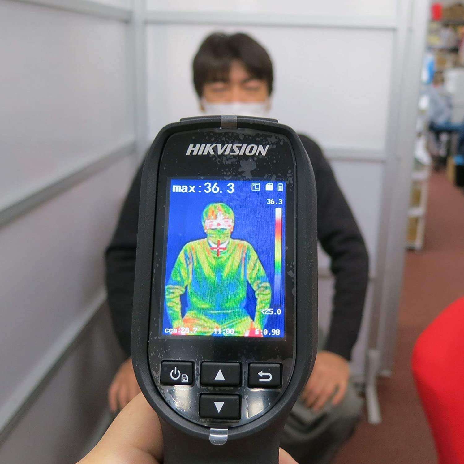 Hikvision DS-2TP31-3AU Infrared Thermal Imager Camera Thermographic Temperature Screening Handheld Camera with 2.4'' LCD Display 5