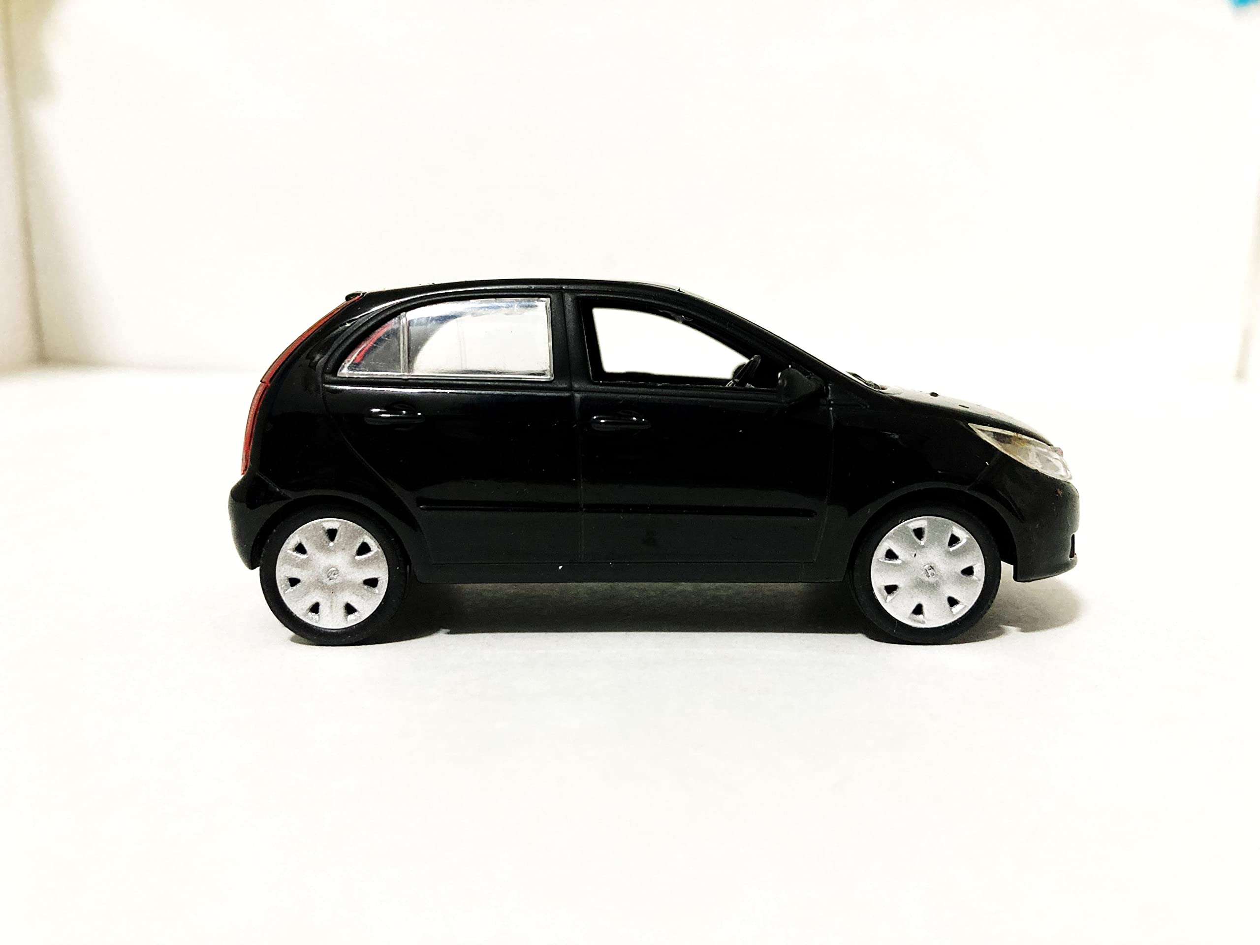 Scale Model Toy Car for Kids-Indica-Vista-Free Wheel (Not Pull Back)-Official 1/43 Die-cast Merchandise-for Boys and Girls Above 3 Years (Infinity Black) 3