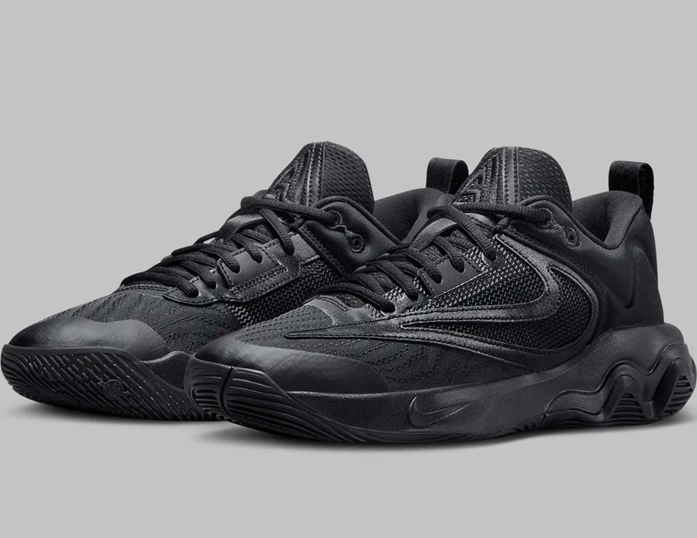 Nike Giannis Immortality 3 (DZ7533-001)_9.5 - Black/Black/Black 3