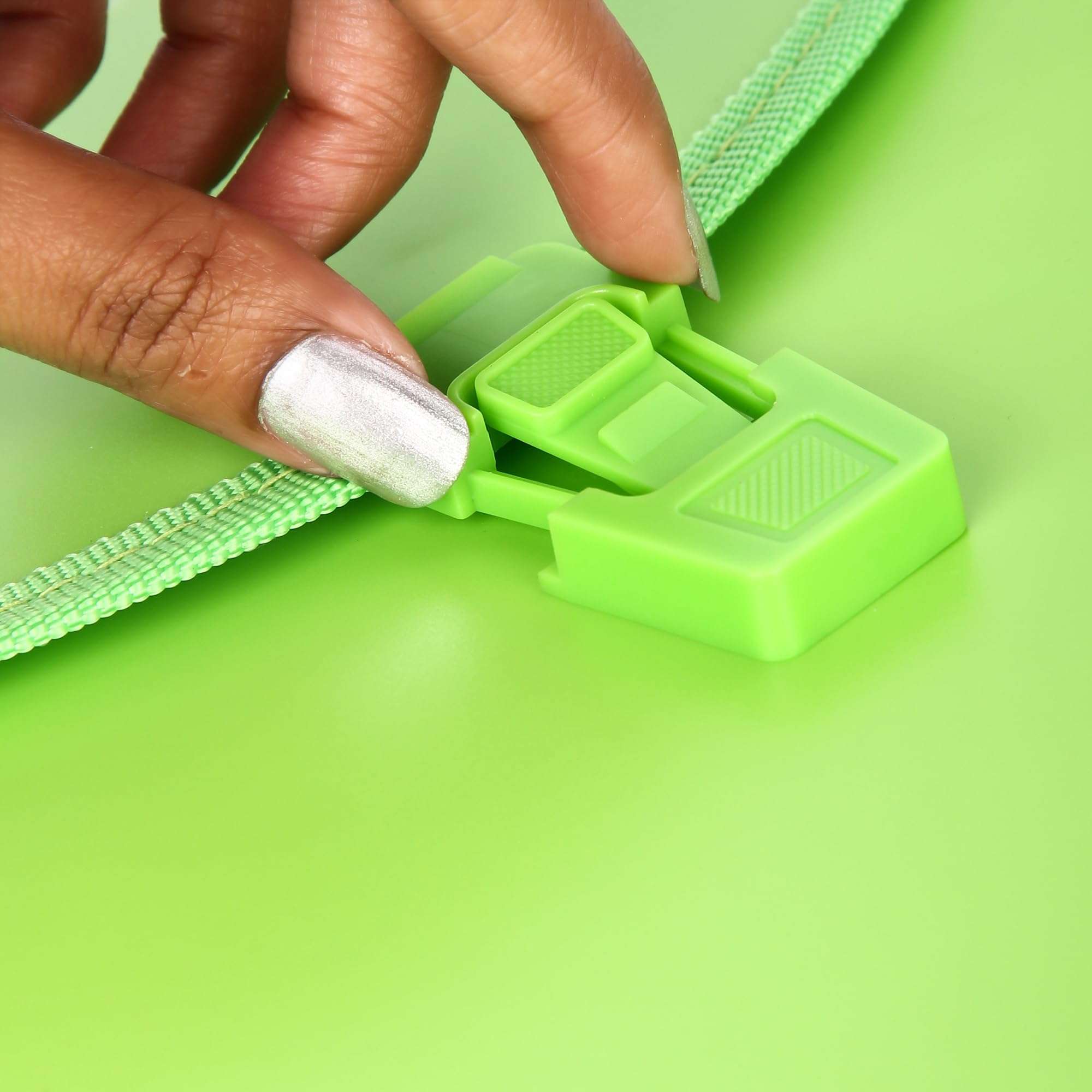 Saya Top Load Attache File with Handle & Lock Waterproof Document Organizer A4 Size Holds Up to 150 Sheets Ideal for Office School Use Secure Storage Travel Case Durable and Stylish Design 6