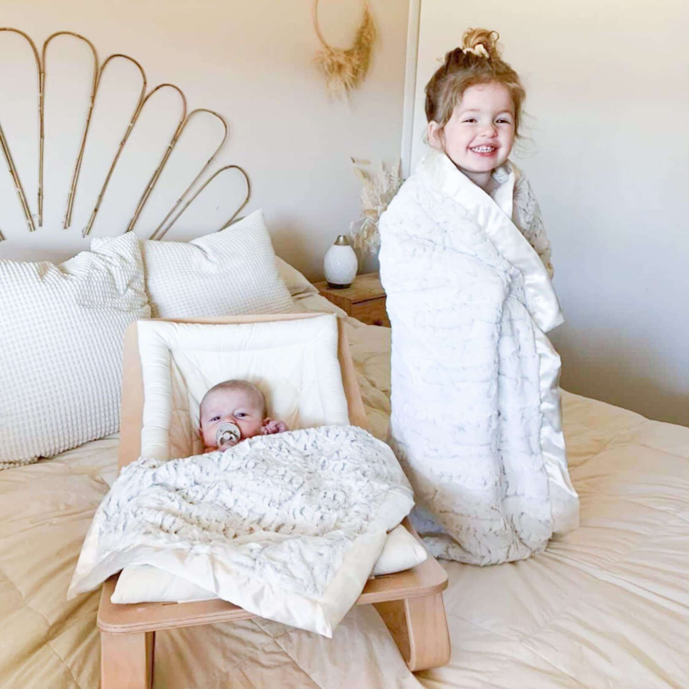 Zalamoon Luxie Pocket Plush Baby Toddler Blanket with Hook-and-Loop Fastener Strap (Flake) 6