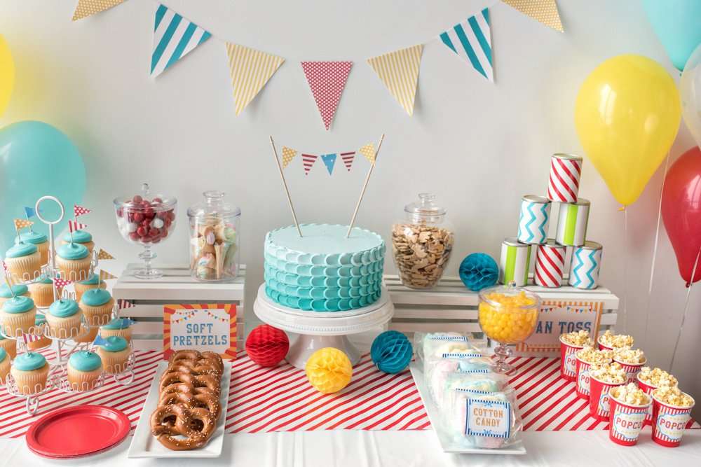 American Greetings Red Party Supplies, Round Paper Dessert Plates (20-Count) 4