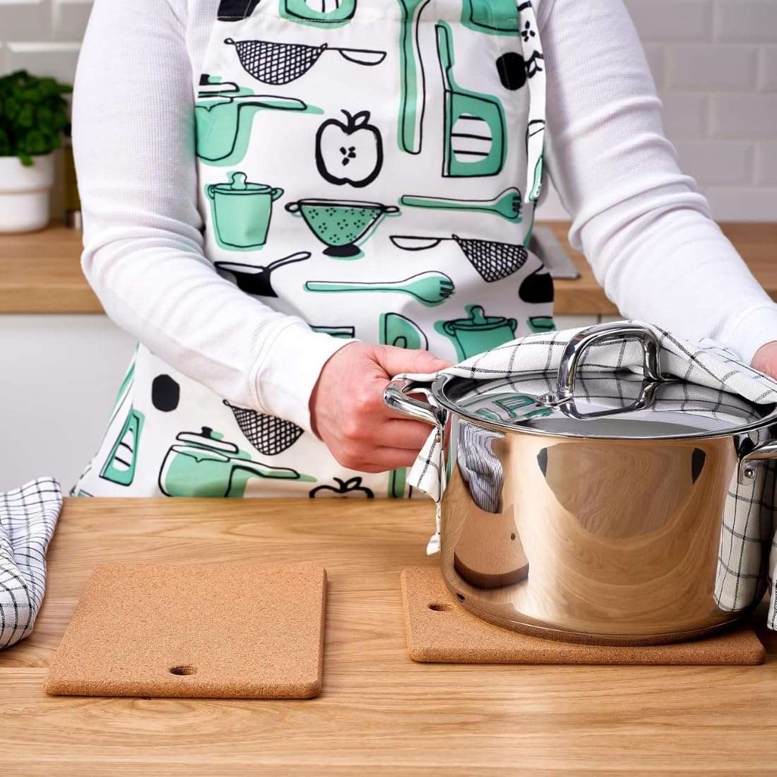 IKEA Cooking Set: Pot with lid 8l, Stainless Steel & 2-Pack Heat Pot Stand, Cork, 23x17 cm 3