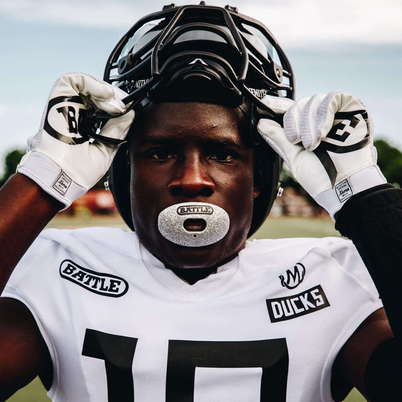 Battle Sports Oxygen Glitter Silver Football Mouthguard 2