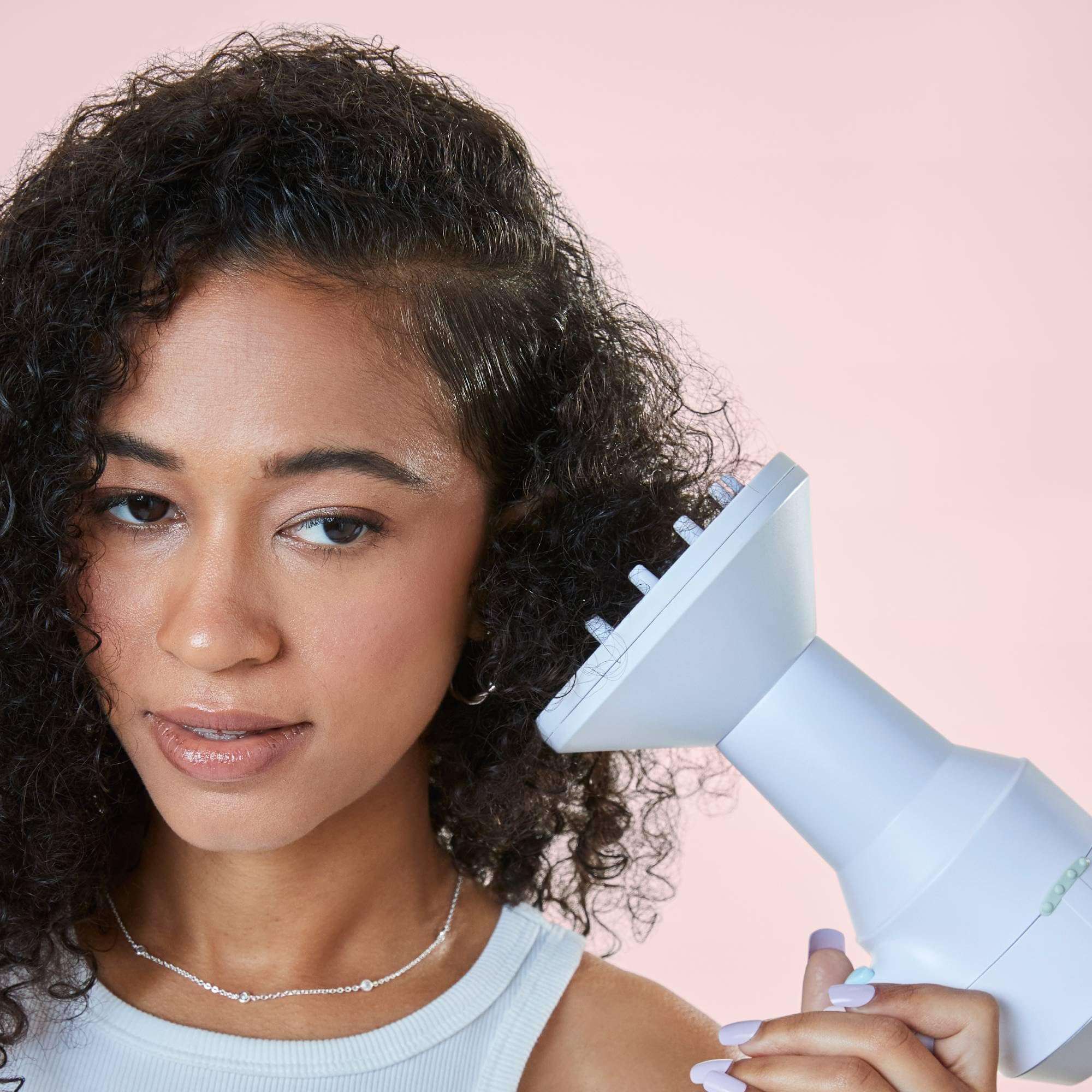 Mane Blowout Set – Ionic Compact Hair Dryer with Diffuser, Wide Tooth Comb & Nozzle + 33mm Ceramic Round Brush for Voluminous, Frizz-Free Blowouts 4