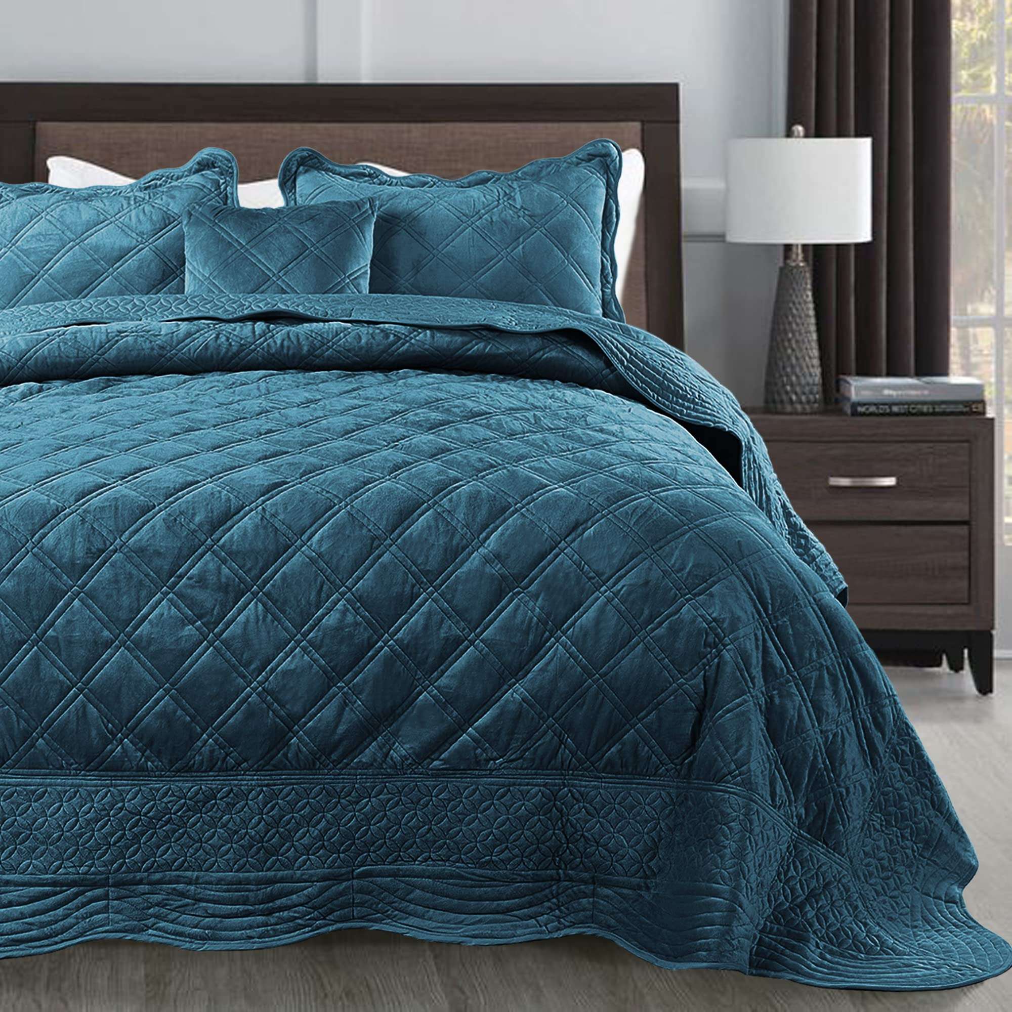 Home Soft Things Super Soft Microplush 4 Piece Bedspread Set Oversize King 120" x 120", Chocolate Diamond Plaid Scallop Edged Warm Cozy Plush Quilt Comforter Bedding Set with 2 Shams 1 Pillow 3