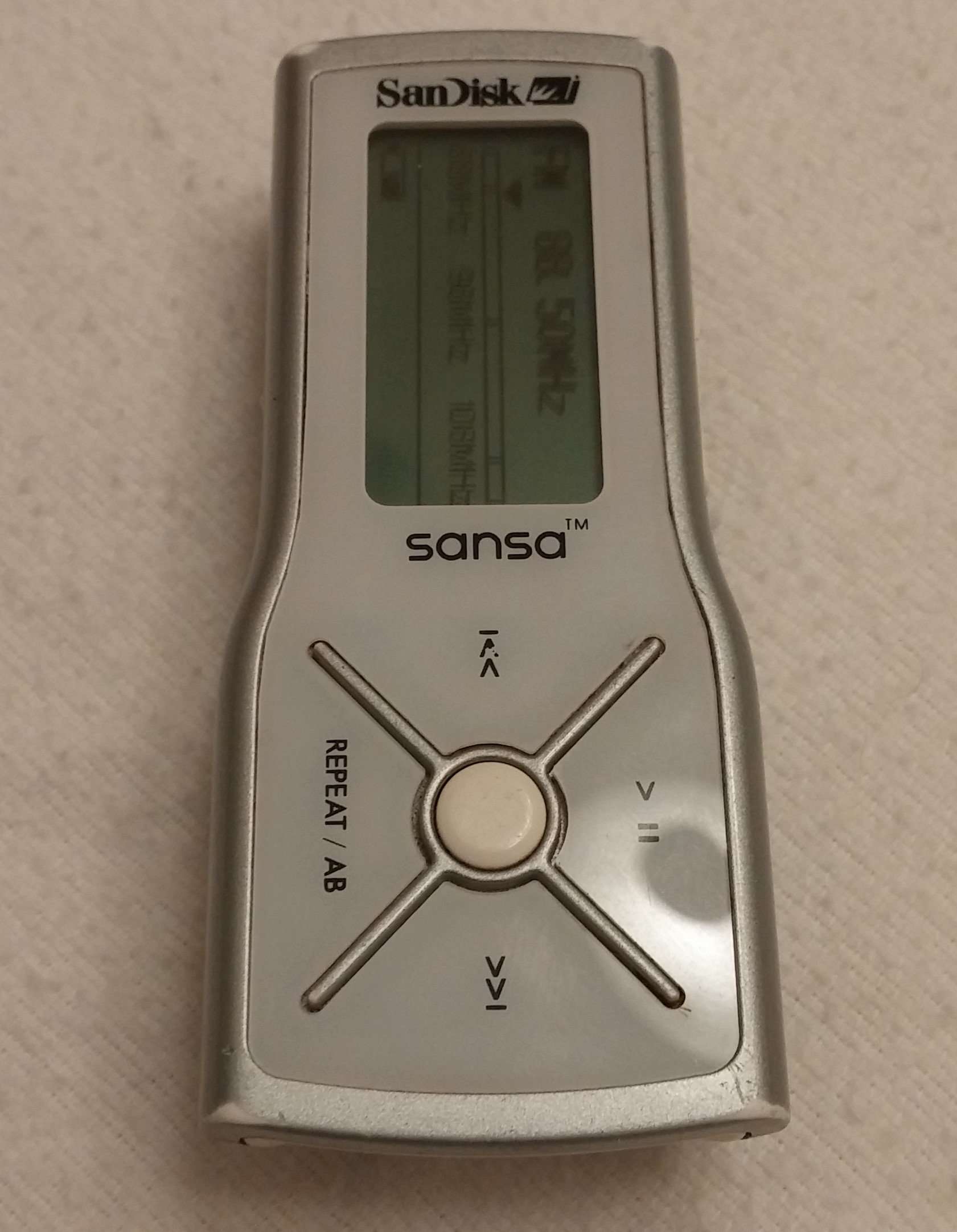 SanDisk Sansa m240 1GB USB 2.0 MP3 Player/FM/Voice Recorder