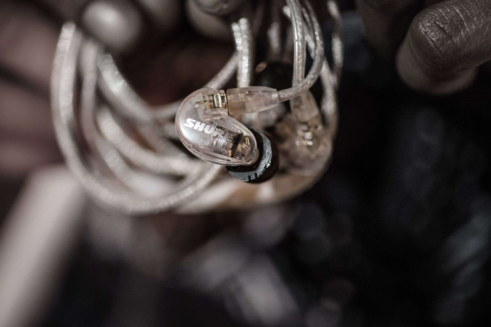 Shure SE215 PRO Wired Earbuds - Professional Sound Isolating Earphones, Clear Sound & Deep Bass, Single Dynamic MicroDriver, Secure Fit in Ear Monitor, Plus Carrying Case & Fit Kit - Clear (SE215-CL) 5