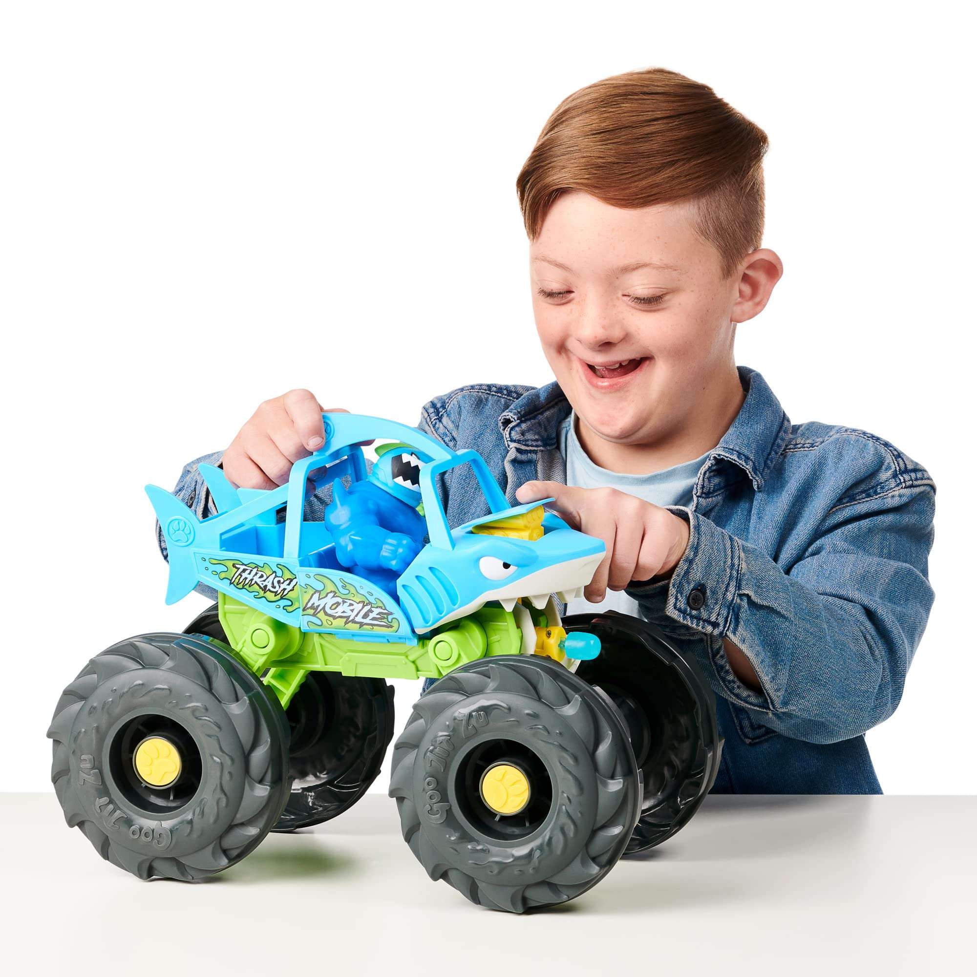 Heroes of Goo Jit Zu "Stretch and Strike Thrash Mobile! Vehicle with Missile Launcher and Stretchy, Goo Filled Exclusive Race Suit Thrash. 6