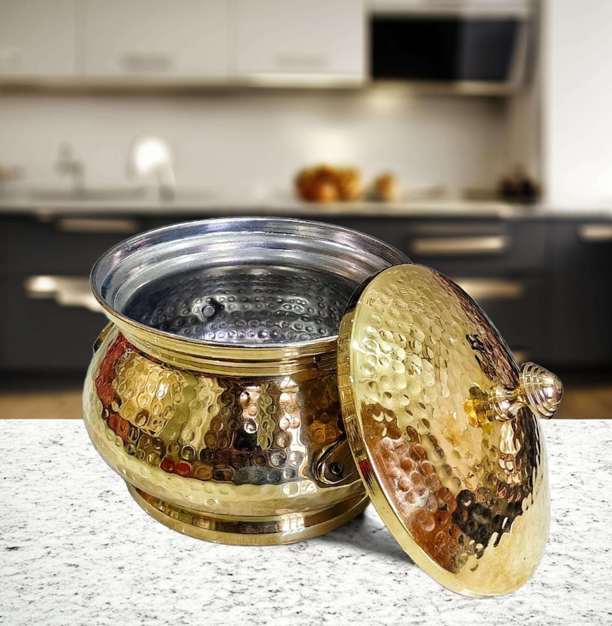 PITAL NAGRI ECRAFT Pure Brass Handi Serving with Lid 1.5 Litre Hammered Handi Pot with Serving -Resistant Handle Polished Non-Stick (Brass Pot 1.5 Litre) 1