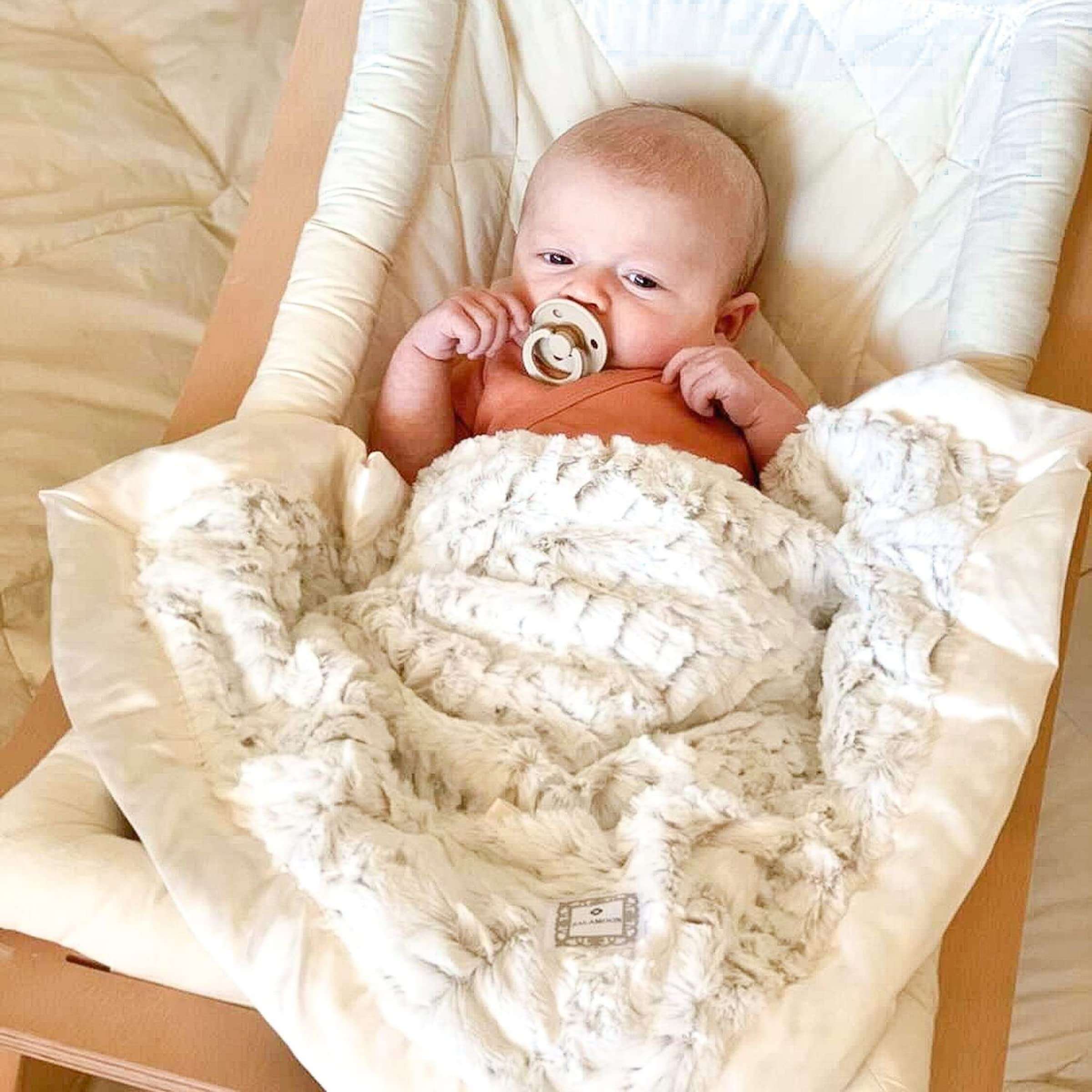 Zalamoon Luxie Pocket Plush Baby Toddler Blanket with Hook-and-Loop Fastener Strap (Flake) 5