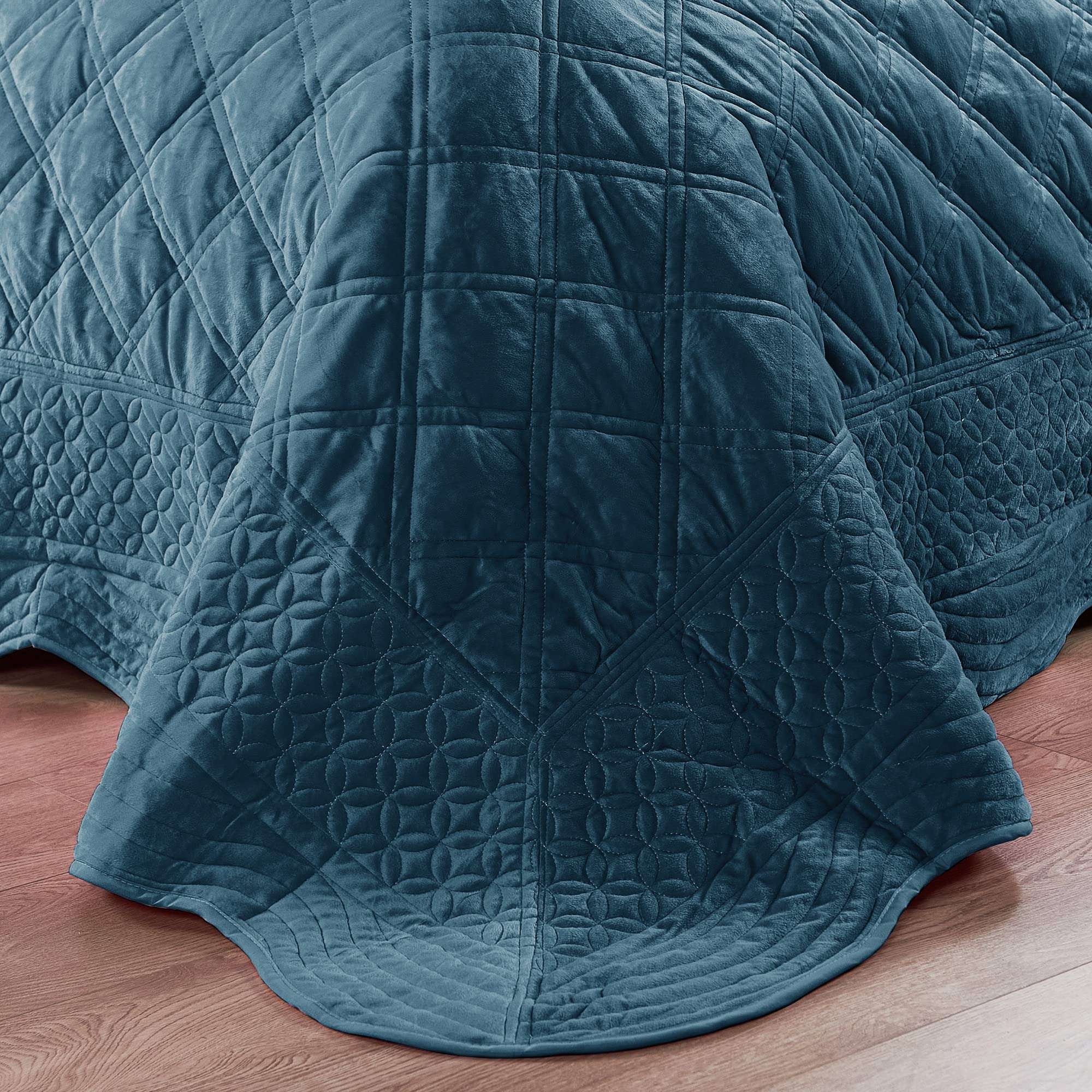 Home Soft Things Super Soft Microplush 4 Piece Bedspread Set Oversize King 120" x 120", Chocolate Diamond Plaid Scallop Edged Warm Cozy Plush Quilt Comforter Bedding Set with 2 Shams 1 Pillow 6