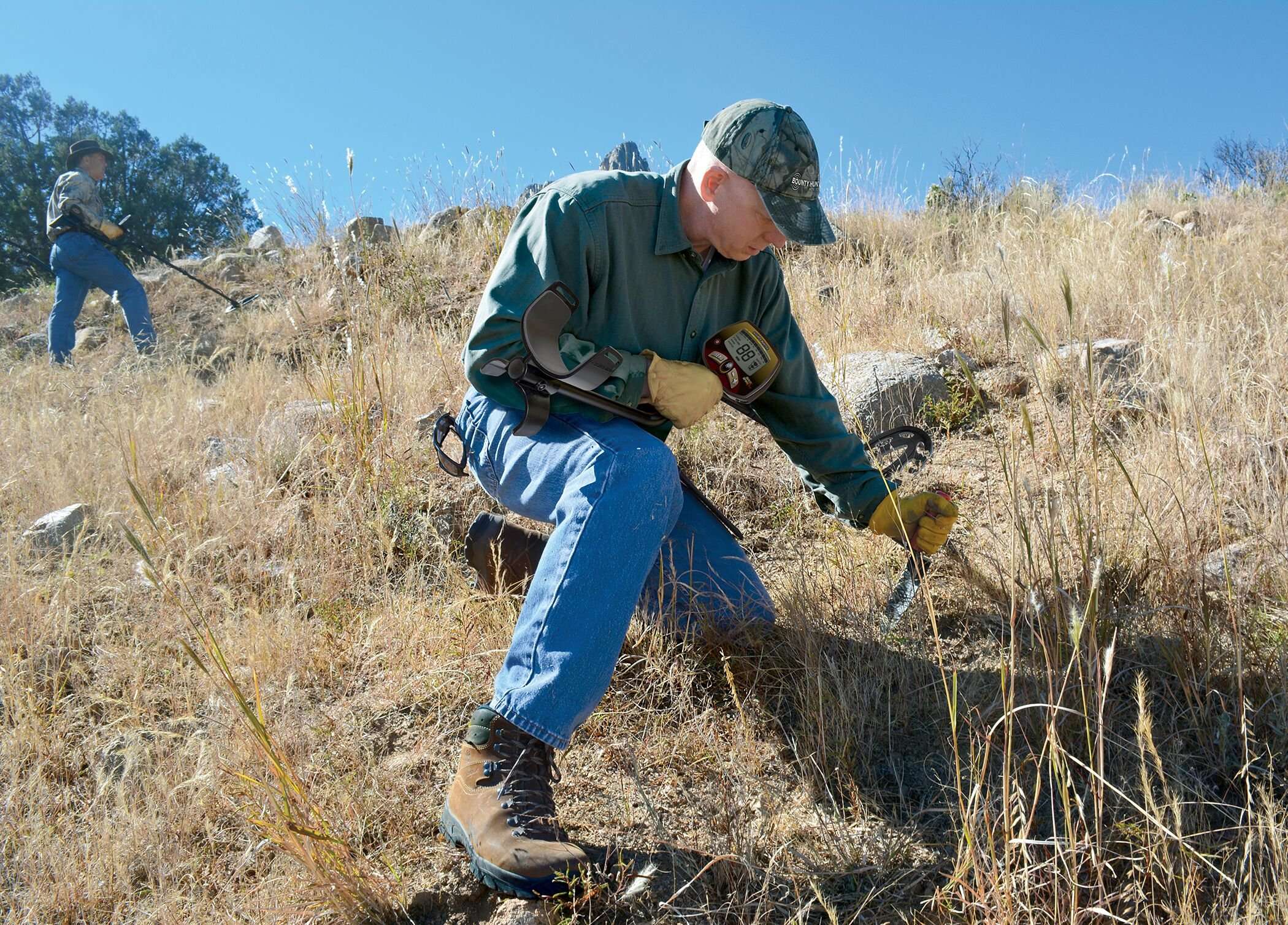 Bounty Hunter Quick Draw Pro Metal Detector with Target ID, Depth Indicator, and Pinpoint Mode – Lightweight Design for Coins, Relics, and Jewelry Detection 4